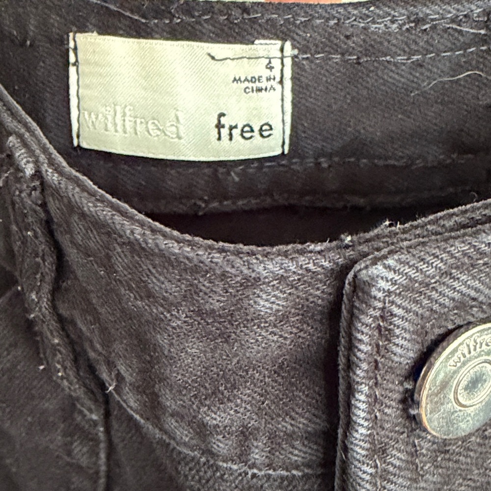 Wilfred Free Aritzia High Waist Button Fly Straight Leg Black Jeans Crop Size 4 - Picture 3 of 5